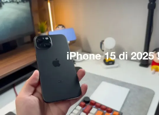 iPhone 15 di tahun 2025 apakah masih layak dibeli? Simak ulasannya. (Sumber: YouTube/iamcherish Apple Pro)