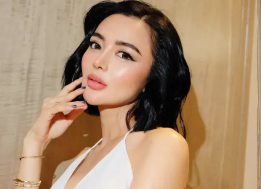 Potret Wika Salim yang mengungkapkan kisah asal mula goyang keramas. (Sumber: Instagram/@wikasalim)