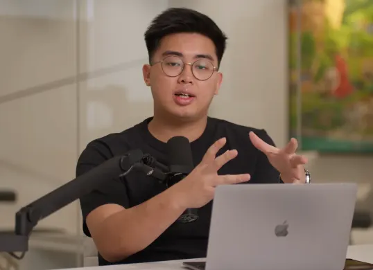 Timothy Ronald membagikan beberapa jurus agar sukses di era digital. (Sumber: YouTube/Timothy Ronald)