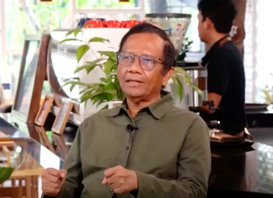 Potret Mahfud MD yang menilai keputusan hakim dalam kasus Tom Lembong salah. (Sumber: YouTube/ Rhenald Kasali)