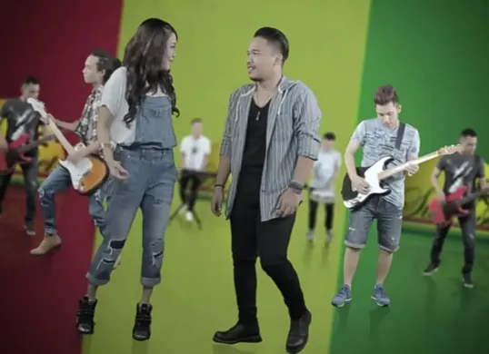 Lirik lagu And I Hope dari Sunset yang pernah populer. (Sumber: YouTube/SunsetJKTVEVO)