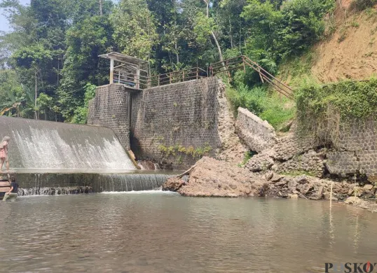 Kondisi Bendungan Badudun di Desa Banyubiru, Kecamatan Labuan, Kabupaten Pandeglang. (Sumber: Poskota/Samsul Fatoni)