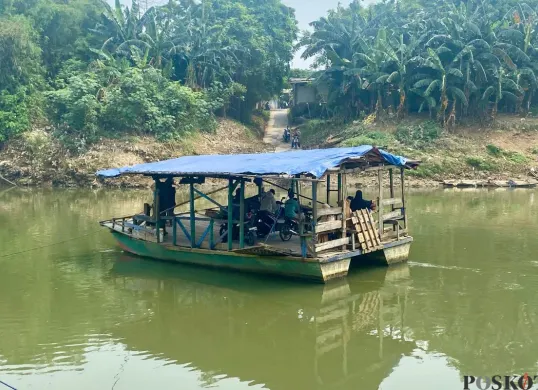 Eretan Kayu di Kali Cisadane, Selapang Jaya, Kecamatan Neglasari, Kota Tangerang, Minggu, 27 Juli 2025. (Sumber: Poskota/Primayanti Juli Kumala Manalu)