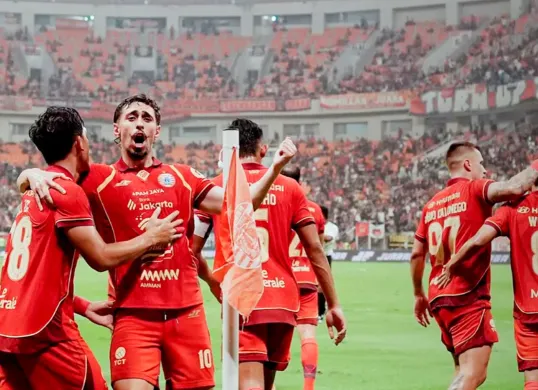 Potret pemain Persija Jakarta saat bertanding di laga uji coba melawan Arema FC. (Sumber: Persija)