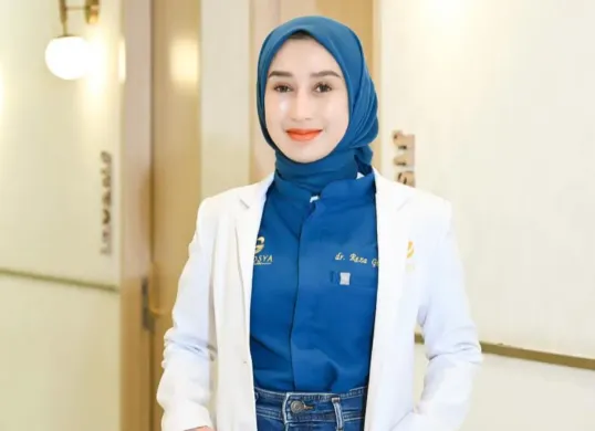 Dokter kecantikan ternama, Reza Gladys memberikan klarifikasi soalNetty Ratna Wulan. (Sumber: Instagram/@rezagladys)