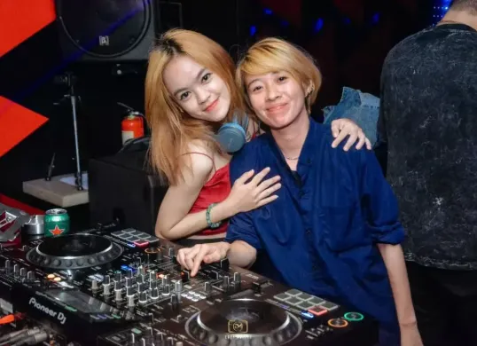Riri Febriana mantan artis cilik tanah air dengan pasangannya (Sumber: Instagram/@ririfebrianaaaa)
