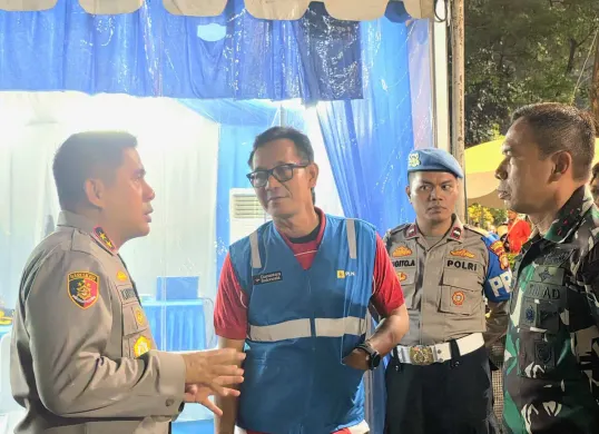 GM PLN UID Jakarta Raya, Moch. Andy Adchaminoerdin (tengah),memastikan pengamanan dan keandalan kelistrikan dalam penyelenggaraan Final AFF U-23 Championship 2025 di Stadion Utama Gelora Bung Karno, Jakarta. (Sumber: Dok. PLN UID Jakarta Raya)