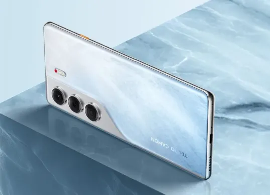 Tecno Camon 40 Pro 5G - Kapasitas baterai terbesar di kelasnya! Artikel ini membandingkan HP 3 jutaan dengan baterai 7.300 mAh yang tahan 2 hari dan charging 90W yang terisi penuh dalam 45 menit. (Sumber: Tecno Mobile)