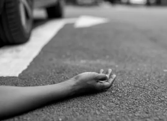 Ilsutrasi korban kecelakaan: Polisi ungkap 16 identitas korban tewas karena kecelakaan bus di Tol Krapyak, Semarang (Sumber: Freepik)
