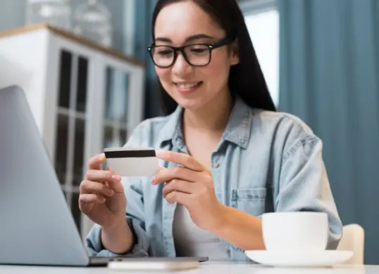 Tips pengajuan pinjol supaya cepat cair, simak penjelasan lengkapnya berikut ini. (Sumber: Freepik)