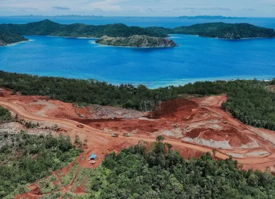Siapa menteri ESDM yang terbitkan izin tambang PT Gag Nikel di Raja Ampat Papua pada 2017? Cek informasinya berikut. (Sumber: Greenpeace Indonesia)