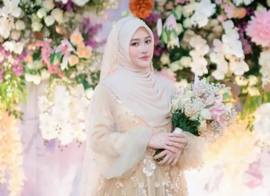 Khansa Mariska resmi menikah dengan Muhammad Ulul Azmi Askandar atau yang akrab disapa Gus Azmi. (Sumber: Instagram/@khansa_mariska)