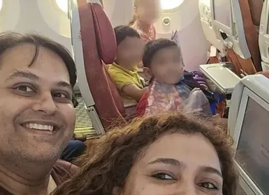 Foto selfie keluarga dokter koban pesawat Air India AI-171. (Sumber: Facebook/NDTV)