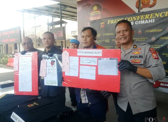 Jajaran Polres Cimahi melaksanakan press conference Ungkap Kasus Tipu Gelap, di Mako Polres Cimahi, Sabtu 24 Juni 2025. (Sumber: POSKOTA | Foto: Gatot Poedji Utomo)