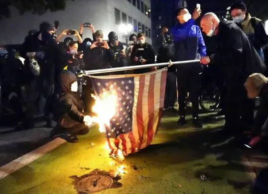 Dua WNI ditangkap saat kerusuhan yang terjadi di Los Angeles, Amerika Serikat (Sumber: Pinterest)