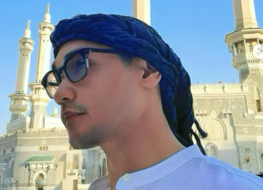 Potret Afgan Syahreza yang menjalankan ibadah haji. (Sumber: Instagram/afgan__)