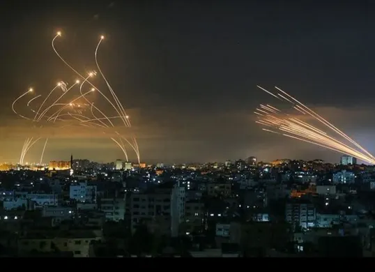 Perbandingan Sistem Pertahanan Udara: Iron Dome vs S-300 & Bavar-373 (Sumber: Pinterest)