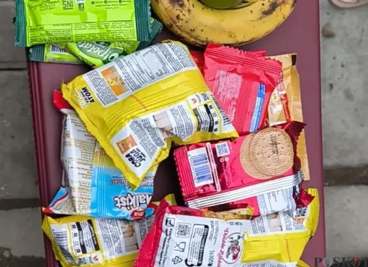 Menu MBG yang dibagikan di SDN 01 Pondok Betung, Pondok Aren, Tangerang Selatan pada Kamis, 19 Juni 2025 yang menuai kekecewaan dari para wali murid. (Sumber: Poskota/Primayanti Juli Kumala Manalu)