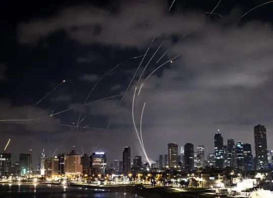 Viral Video Serangan Rudal Iran ke Israel Diedit Netizen Pakai Lagu Coldplay hingga OST Meteor Garden (Sumber: Instagram/moskharouf)