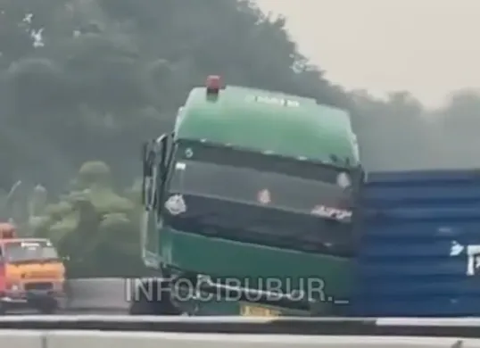 Kecelakaan di Tol Jagorawi arah Bogor sebabkan kemacetan panjang (Sumber: Instagram @infocibubur)