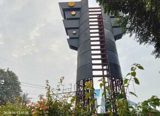 Monumen Perjuangan Rakyat Bekasi yang ada di Jl. Djuanda, Bekasi Selatan, Kota Bekasi, menjadi sasaran maling. Sebanyak 10 plat besi raib dan belum mendapatkan perhatian dari Disparbud dan Pemkot Bekasi. (Sumber: Poskota/Nurpini Aulia Rapika)