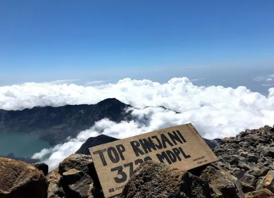 Wisatawan asal Brazil terjatuh saat mendaki puncak Gunung Rinjani (Sumber: Pinterest)