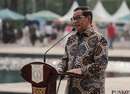 Gubernur DKI Jakarta Pramono Anung menyampaikan sambutan di Taman Lapangan Banteng, Jakarta, Jum'at, 27 Juni 2025. (Sumber: Poskota/Bilal Nugraha Ginanjar)