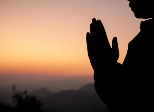 Bacaan doa akhir dan awal tahun baru Islam, 1 Muharram. (Sumber: Freepik)