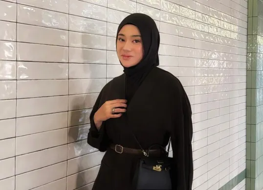 Clara Shinta menyampaikan permintaan maaf terbuka usai mengunggah konflik rumah tangga ke media sosial dan memilih memulai hidup baru. (Sumber: Instagram/@clarashintareal)