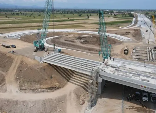 Progres Terbaru Tol Probolinggo–Banyuwangi, Jembatan Layang Megah Tembus Bukit Hijau (Sumber: Pinterest)
