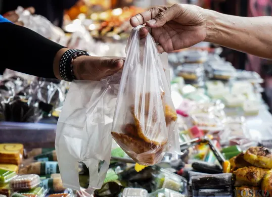 Ide jualan takjil puasa Ramadhan yang menguntungkan. (Sumber: Poskota/Bilal Nugraha Ginanjar)