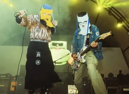 Band Sukatani menegaskan, pemecatan Twister Angel dari profesinya sebagai guru di sekolah dasar kawasan Purbalingga bukanlah akibat dari pelanggaran syariat Islam. (Sumber: Instagram/@sukatani.band)