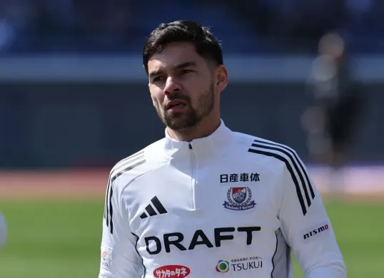 Bek Timnas Indonesia, Sandy Walsh kembali tampil membela Yokohama Marinos. (Sumber: Instagram @yokohamaf.marinos)