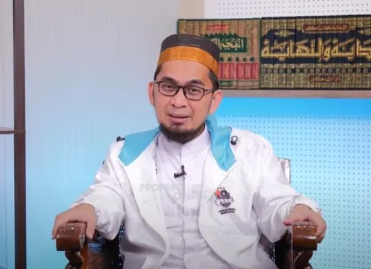 Penjelasan Ustadz Adi Hidayat (UAH) soal doa buka puasa kapan seharusnya dibaca.(Sumber: Tangkapan Layar YouTube/Adi Hidayat Official)
