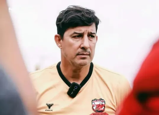 Pelatih Madura United, Alfredo Vera. (Sumber: Ig: @maduraunited.fc)