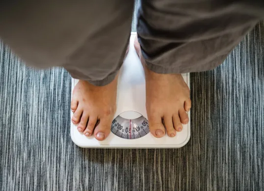 Ilustrasi. Tips mencegah kenaikan berat badan setelah Lebaran. (Sumber: Freepik/rawpixel.com)
