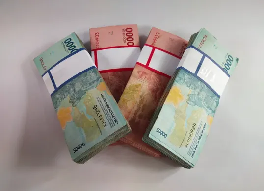 Ilustarsi. Hukum menukar uang lama dengan uang baru menurut Islam, yang menjadi tradisi Lebaran. (Sumber: pegadaian.co.id)
