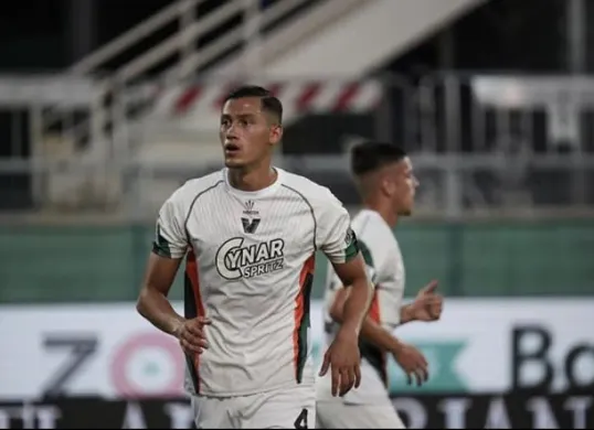 Jay Idzes, bek sekaligus kapten tim Venezia dan Timnas Indonesia siap hadapi laga krusial melawan Torino. (Sumber: Instagram/@jayidzes)
