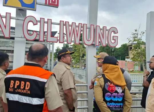 Wakil Gubernur Jakarta Rano Karno alias Bang Doel saat tinjau Sodetan Sungai Ciliwung di Jakarta Timur, Senin, 3 Maret 2025. (Sumber: Kominfotik)