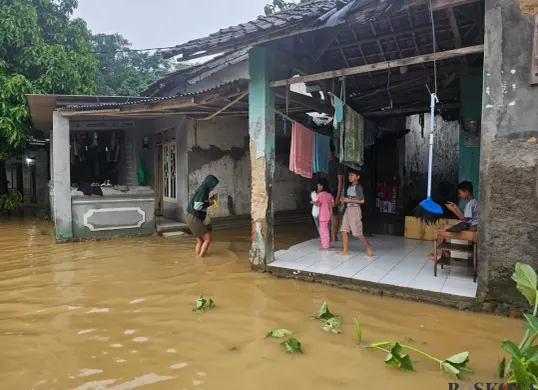 Kondisi permukiman warga Kampung Ciparay Sasak, Desa Cirarab, Kecamatan Legok, Kabupaten Tangerang, Minggu, 2 Maret 2025. (Sumber: Poskota/Veronica Prasetio)