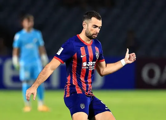 Pemain Timnas Indonesia, Jordi Amat, siap dimainkan saat JDT menghadapi Buriram United. (Sumber: Instagram @officialjohor)