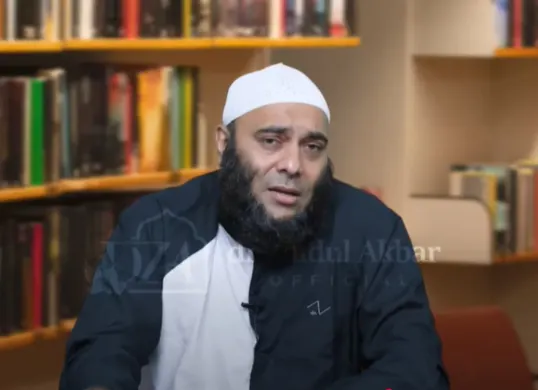 dr Zaidul Akbar membeberkan pola makan yang dianjurkan bagi penderita asam lambung agar puasa aman. (Sumber: Tangkap Layar YouTube/dr Zaidul Akbar Official)