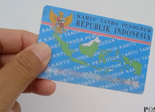 Cara mengurus pindah alamat Kartu Tanda Penduduk (KTP) secara online lewat HP. (Sumber: Poskota/Neni Nuraeni)