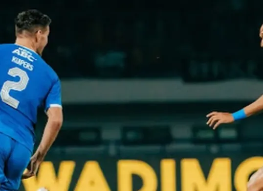 Persib Bandung Jadi Klub Ketiga yang Sukses Juara Paruh Musim dan Akhir Musim di Era Liga 1. (Sumber: Instagram/@kuipersnick)