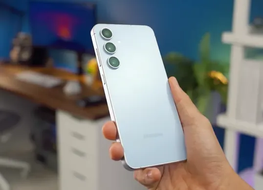 Samsung Galaxy S24 (Sumber: Layar Tangkapan YouTube/GadgetIn)