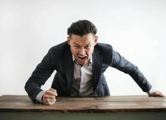 Sering ajukan pinjol tapi selalu ditolak? Ternyata ada 4 golongan yang paling sering kena tolak saat ajukan pinjaman online. (Sumber: Pexels/Andrea Piacquadio)