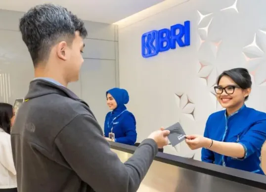 Informasi terkait perbandingan pinjaman KUR BRI 2025 dengan pinjaman non-KUR lainnya. (Sumber: BRI)
