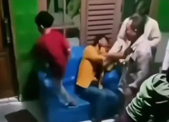 Viral seorang bocah di Sukabumi menendang telak ke muka seorang pencuri di desanya tersebut. (Sumber: Capture Instagram @berita_sangatta)