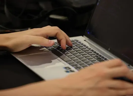 Cara screenshot layar laptop atau PC. (Sumber: Pinterest/SlashGear)