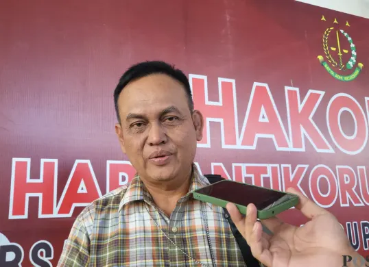 Kanit V Subdit II Dittipdeksus Bareskrim Polri Kompol Karta usai pelimpahan di Kejari Jakarta Barat. (Sumber: Poskota/Pandi Ramedhan)